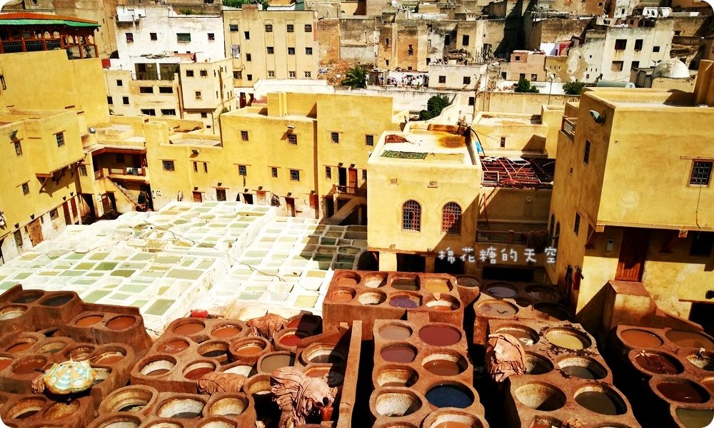 摩洛哥‖黃色菲斯Fez老城探險，迷失在連谷歌定位不了的巷弄，血拼皮革製品、傳統建築大啖美食