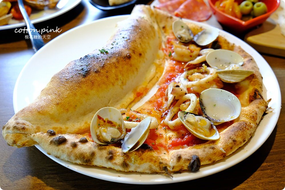 台中黎明新村暗藏道地義大利風味，必點角度義棧招牌手工披薩～連義大利麵都是自製