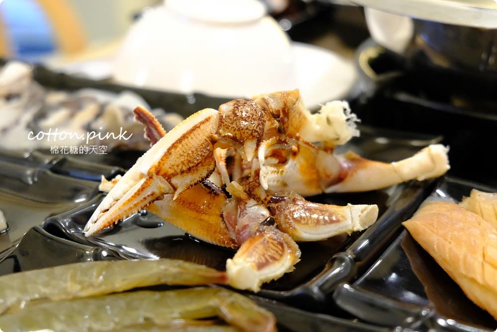 台中火鍋吃到飽這家超彭湃！漂亮火鍋超過七十種食材任你吃～海鮮就超過20種！