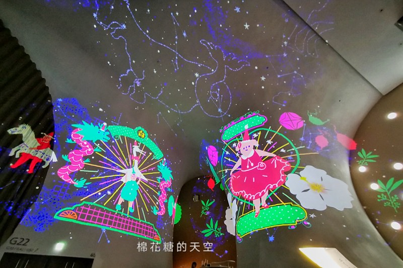 台中國家歌劇院也開始過聖誕啦！夢幻光影秀今年中西合併超有氣氛！