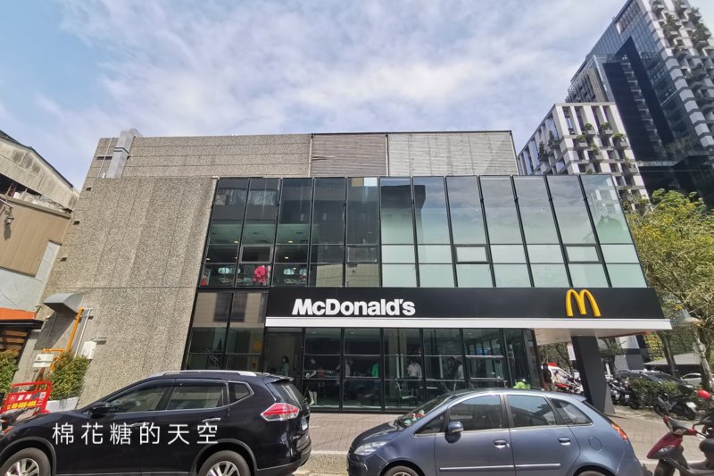 台中最新麥當勞進駐精華地段！公益路最便宜的餐廳就在這～還開24小時！