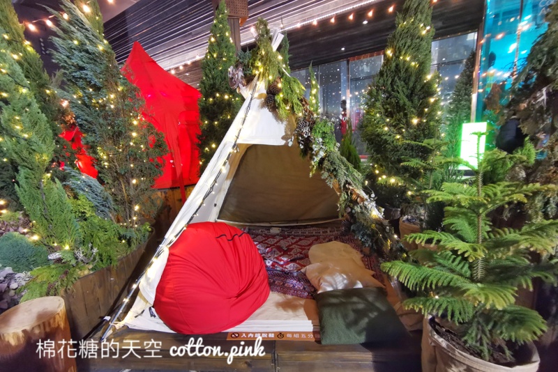 台中首創露營風聖誕村！每一顆都是真正的聖誕樹唷～