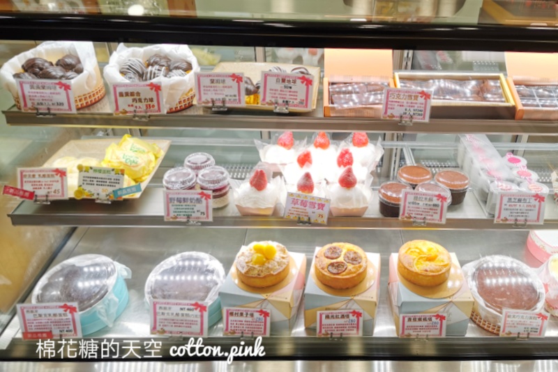台中甜點推薦|橫濱洋果子低調外觀選擇超多！草莓季點心不能錯過～