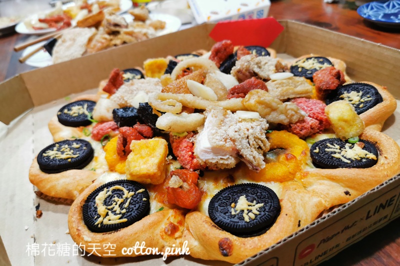 必勝客披薩最新口味開箱-鹹酥雞尬OREO太妙了！加料版更對味