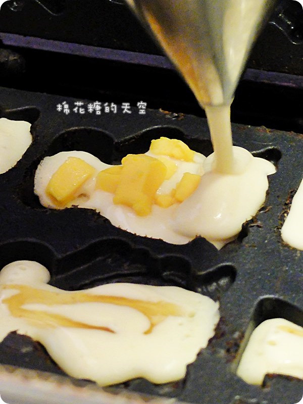 《台中美食》逢甲新店報到！王記雞蛋糕融入台灣在地濁水米～好細好綿好好吃！推薦原味和滿滿起司～～